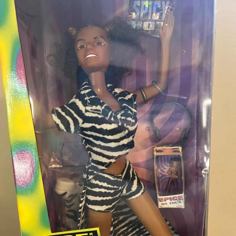 1998 Galoob “Spice Girls on Tour" Scary Spice (Melanie Brown) Collectable Doll - Picture 4 of 9